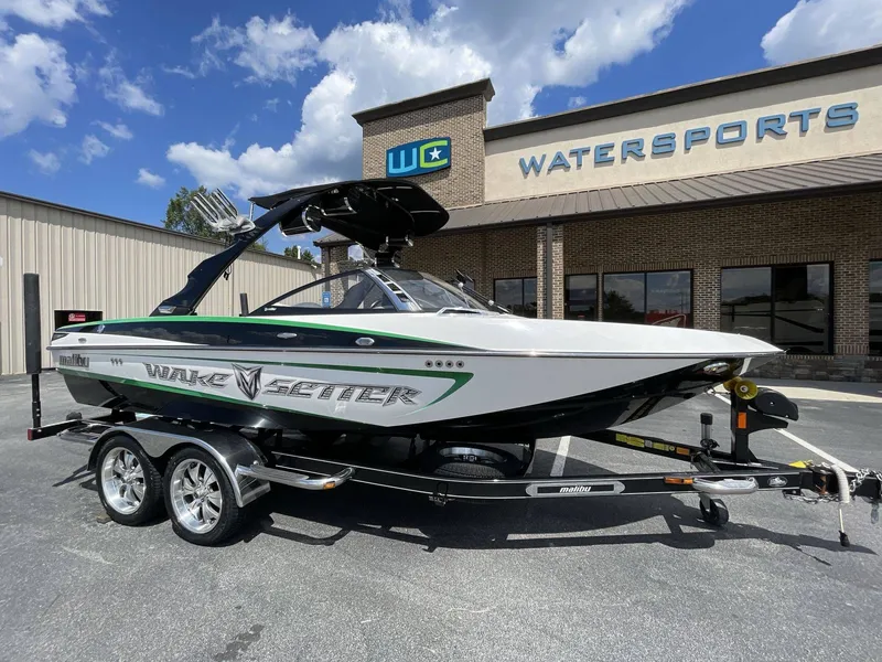 Slide: The Image of Malibu 21 LSV WAKESETTER 2009 - 2