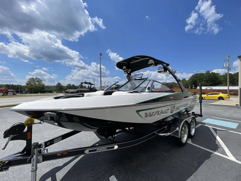 Slide: The Image of Malibu 21 LSV WAKESETTER 2009 - 4