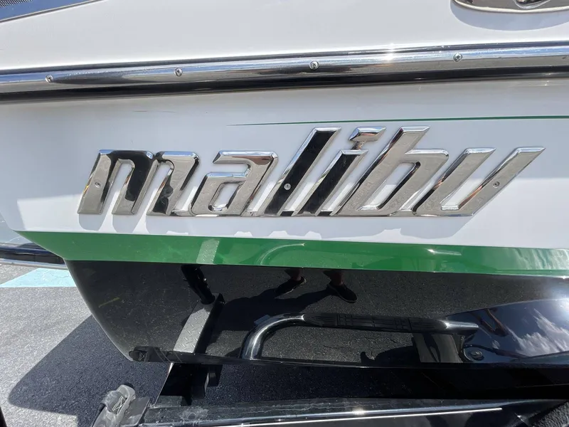 Slide: The Image of Malibu 21 LSV WAKESETTER 2009 - 6