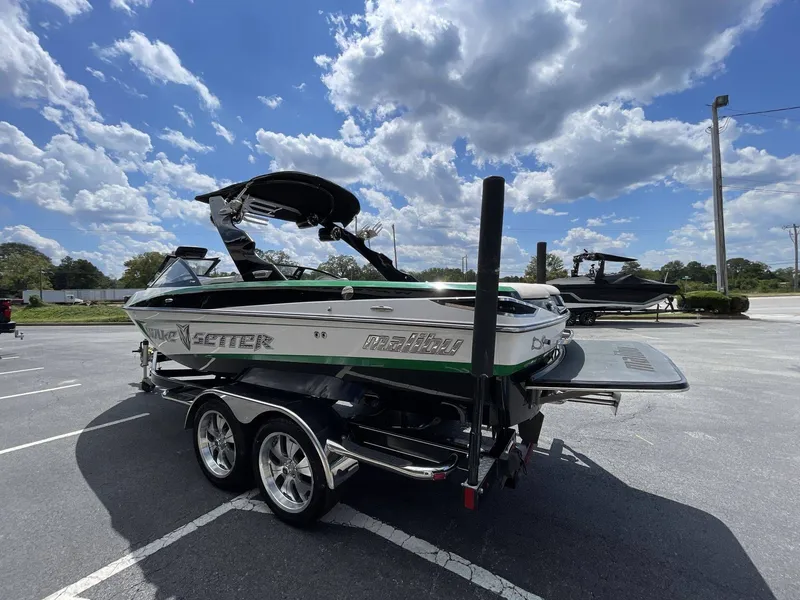 Slide: The Image of Malibu 21 LSV WAKESETTER 2009 - 9