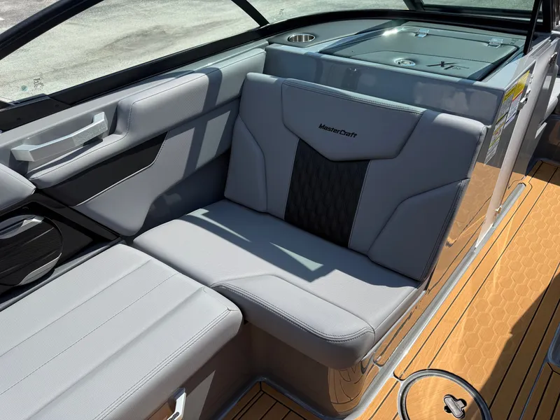 Slide: The Image of MasterCraft XT20 2026 - 10