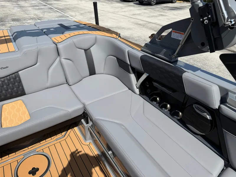 Slide: The Image of MasterCraft XT20 2026 - 11