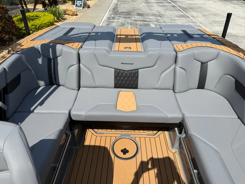 Slide: The Image of MasterCraft XT20 2026 - 13