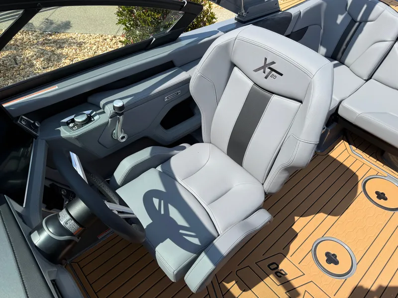 Slide: The Image of MasterCraft XT20 2026 - 14