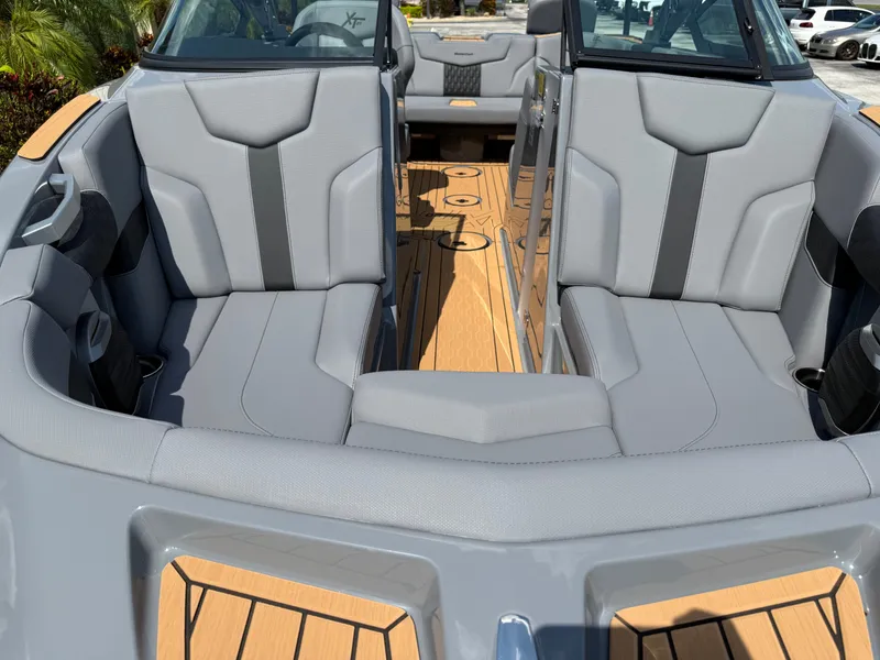 Slide: The Image of MasterCraft XT20 2026 - 18