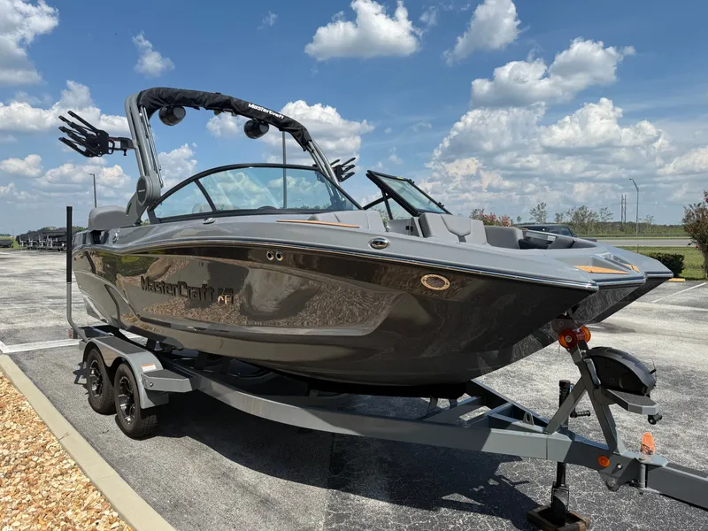Slide: The Image of MasterCraft XT20 2026 - 4