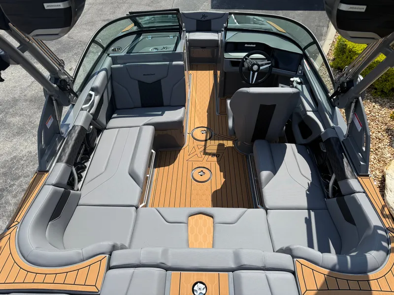 Slide: The Image of MasterCraft XT20 2026 - 9