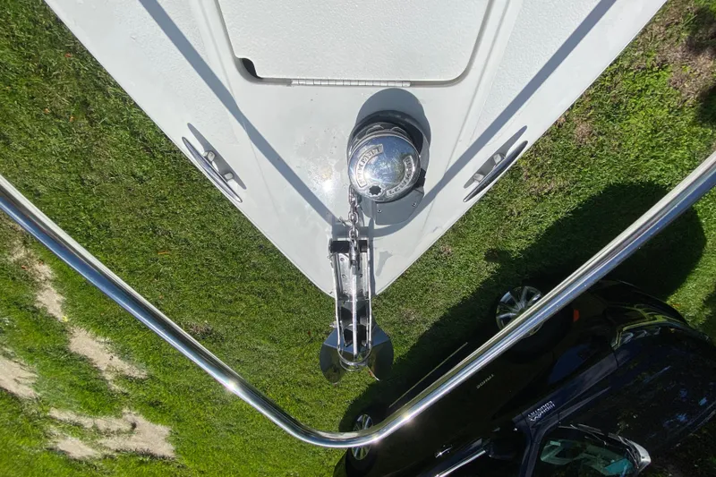 Slide: The Image of Bow view of 2005 Formula 280 Sun Sport boat with anchor and railing. - 22