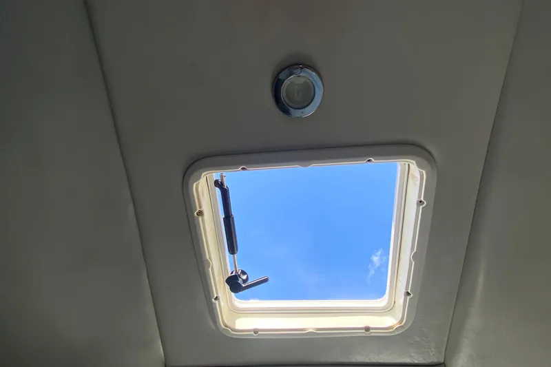 Slide: The Image of Open hatch on 2005 Formula 280 Sun Sport boat, showing clear blue sky. - 41
