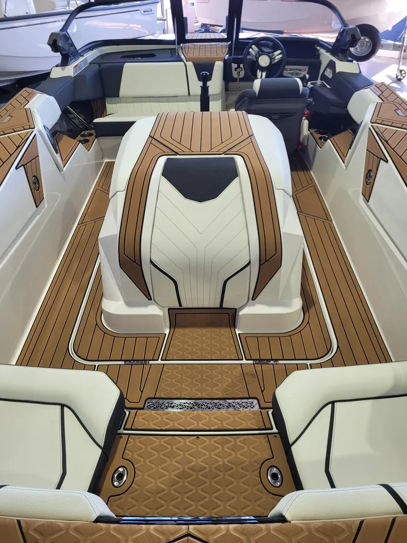 Slide: The Image of Nautique Ski Nautique 2025 - 14