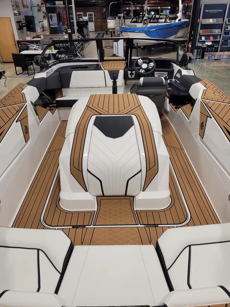 Slide: The Image of Nautique Ski Nautique 2025 - 15