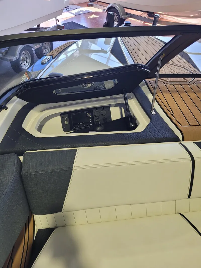 Slide: The Image of Nautique Ski Nautique 2025 - 19