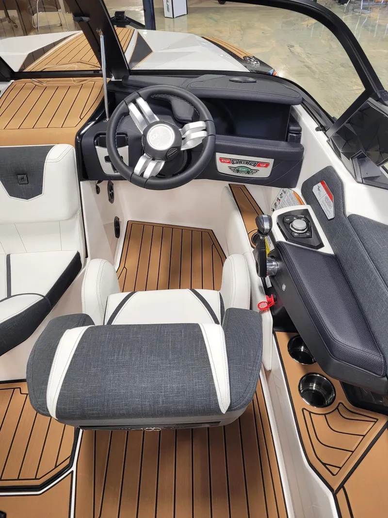 Slide: The Image of Nautique Ski Nautique 2025 - 21