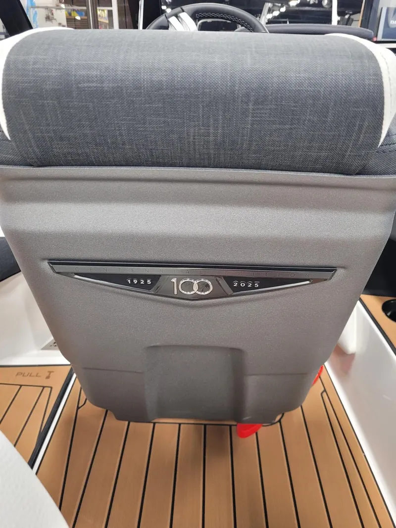 Slide: The Image of Nautique Ski Nautique 2025 - 23