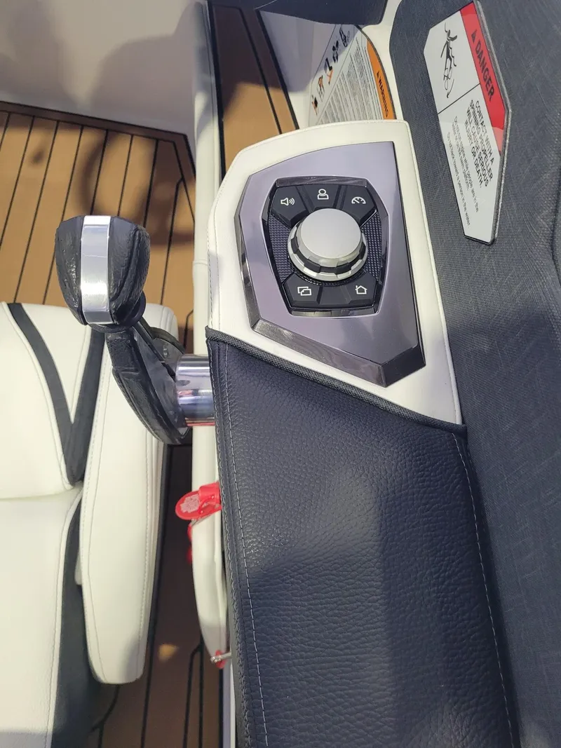 Slide: The Image of Nautique Ski Nautique 2025 - 25