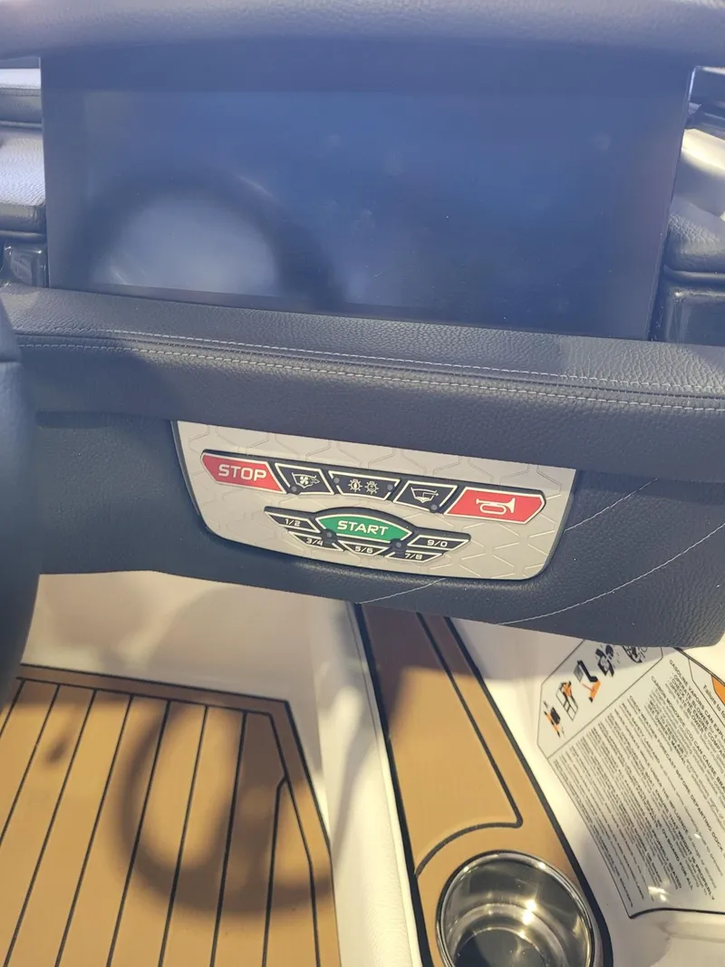 Slide: The Image of Nautique Ski Nautique 2025 - 26