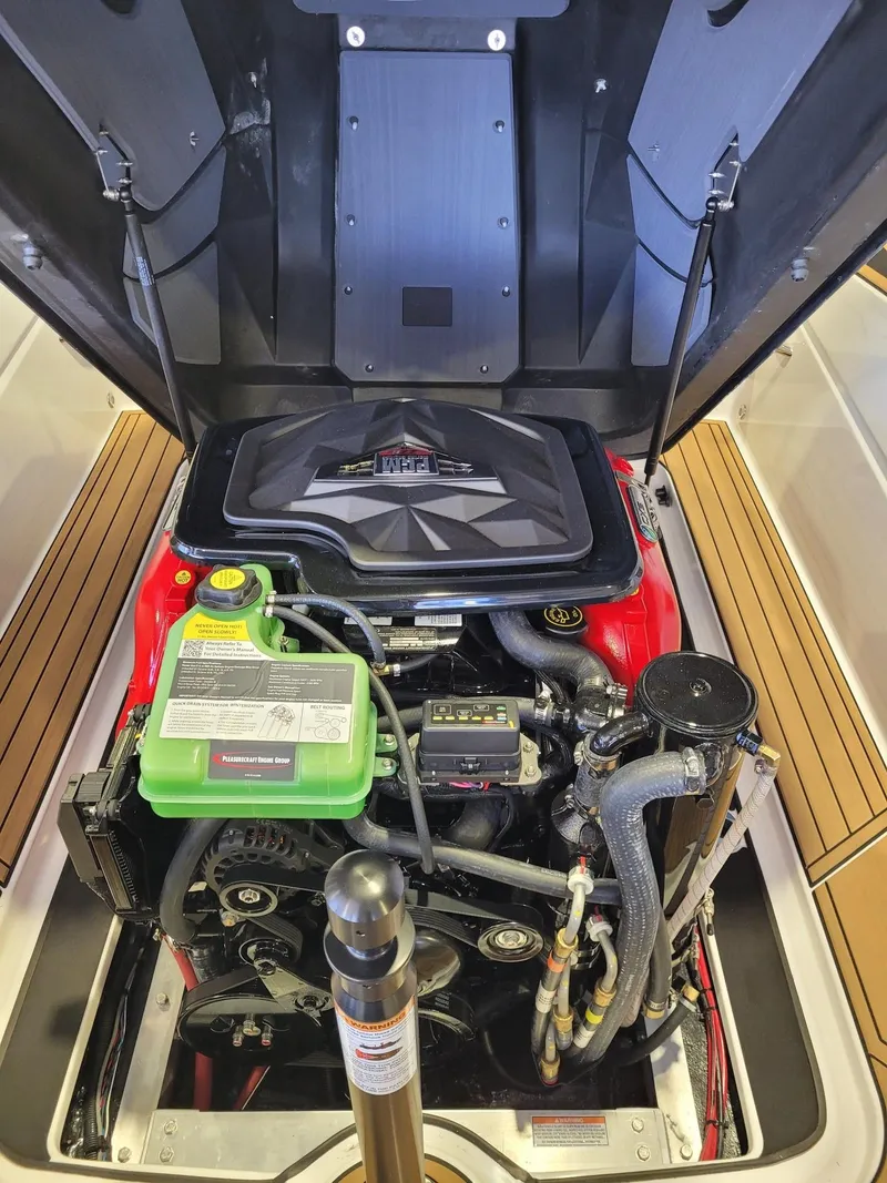 Slide: The Image of Nautique Ski Nautique 2025 - 27