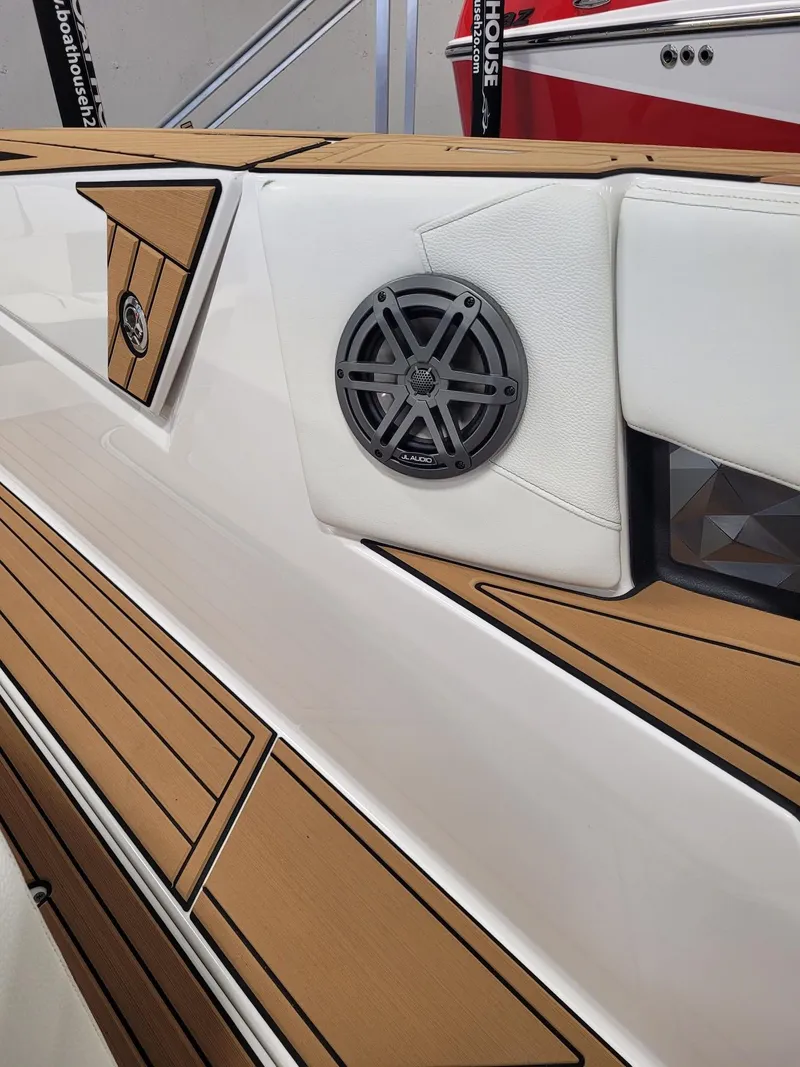 Slide: The Image of Nautique Ski Nautique 2025 - 28