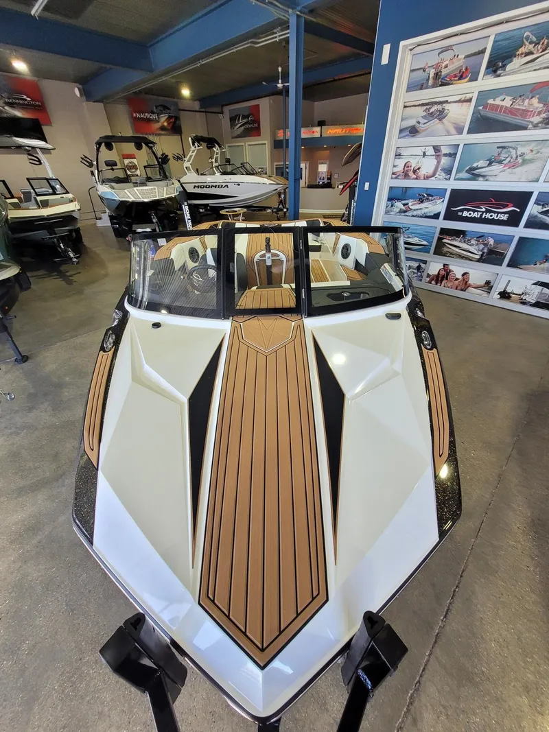 Slide: The Image of Nautique Ski Nautique 2025 - 5