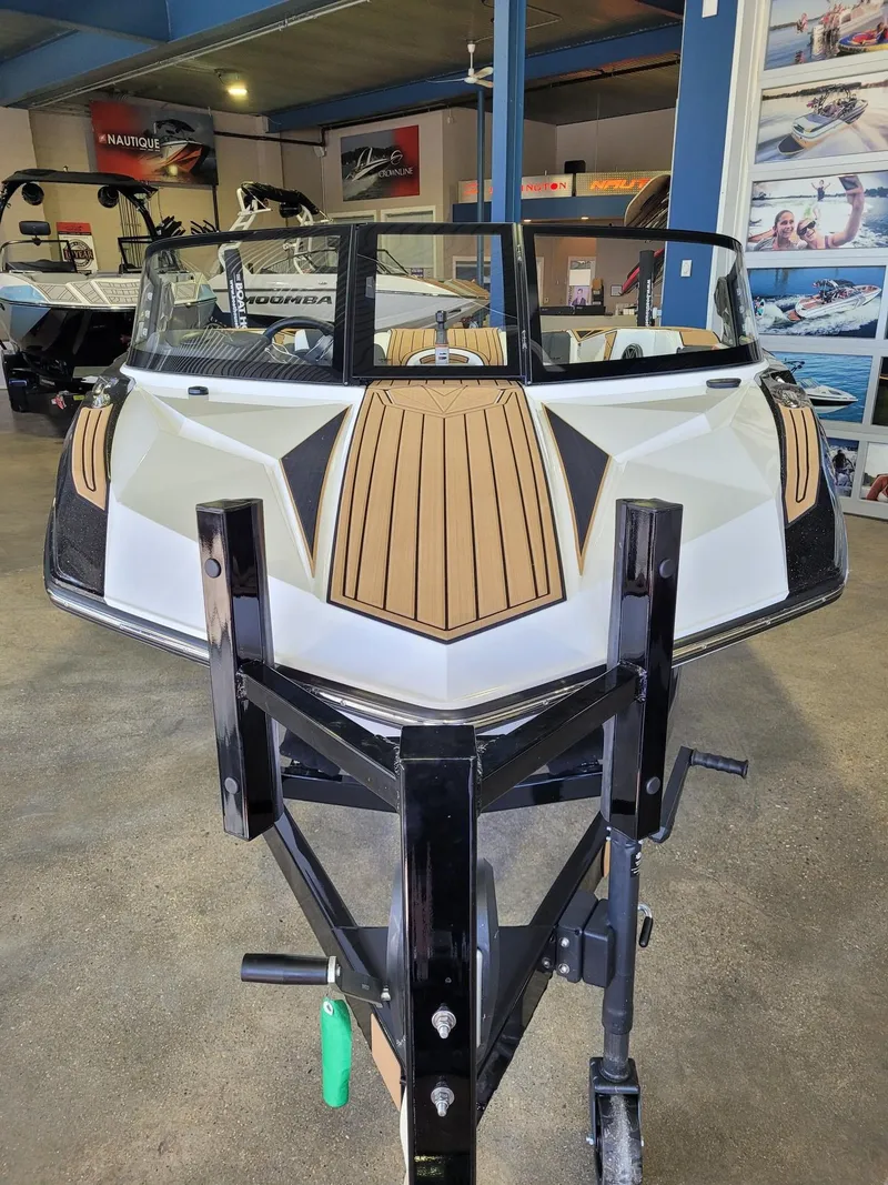 Slide: The Image of Nautique Ski Nautique 2025 - 6