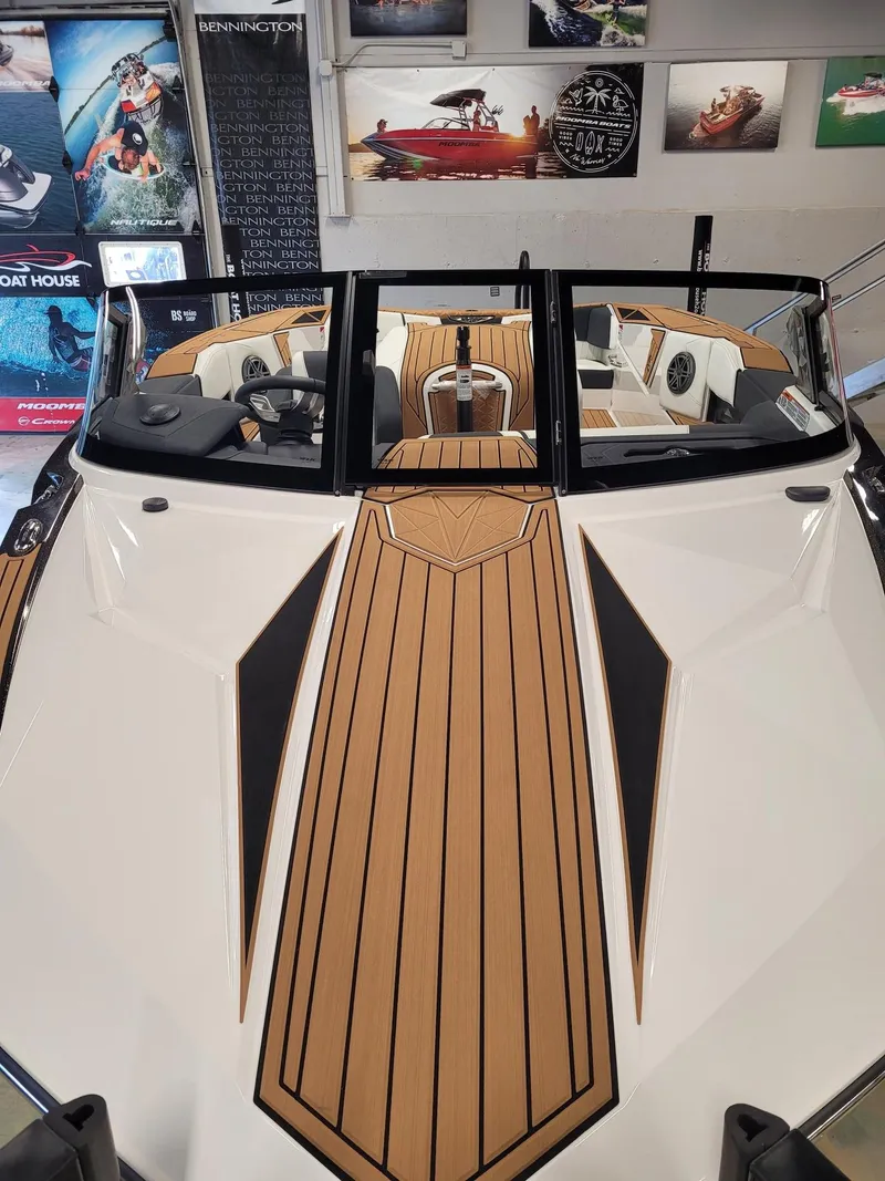 Slide: The Image of Nautique Ski Nautique 2025 - 7