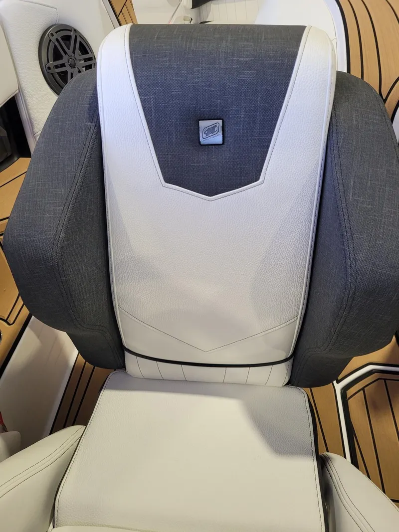 Slide: The Image of Nautique Ski Nautique 2025 - 8