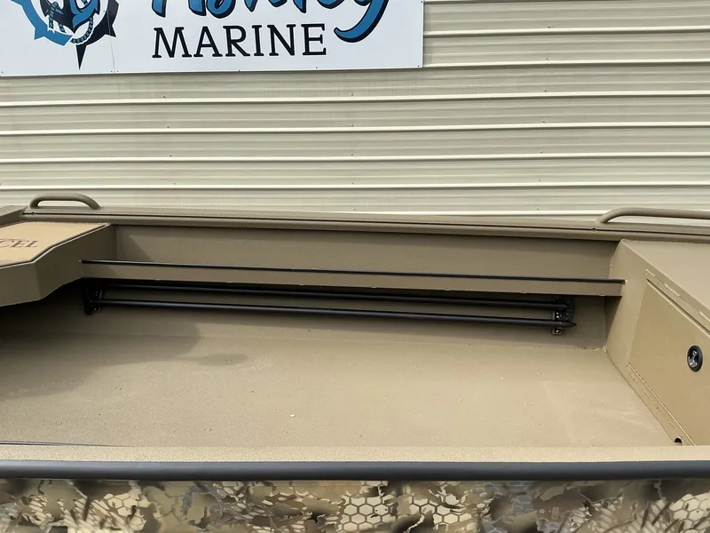 Slide: The Image of Excel 1864 Shallow Water F4 Pro 2026 - 6