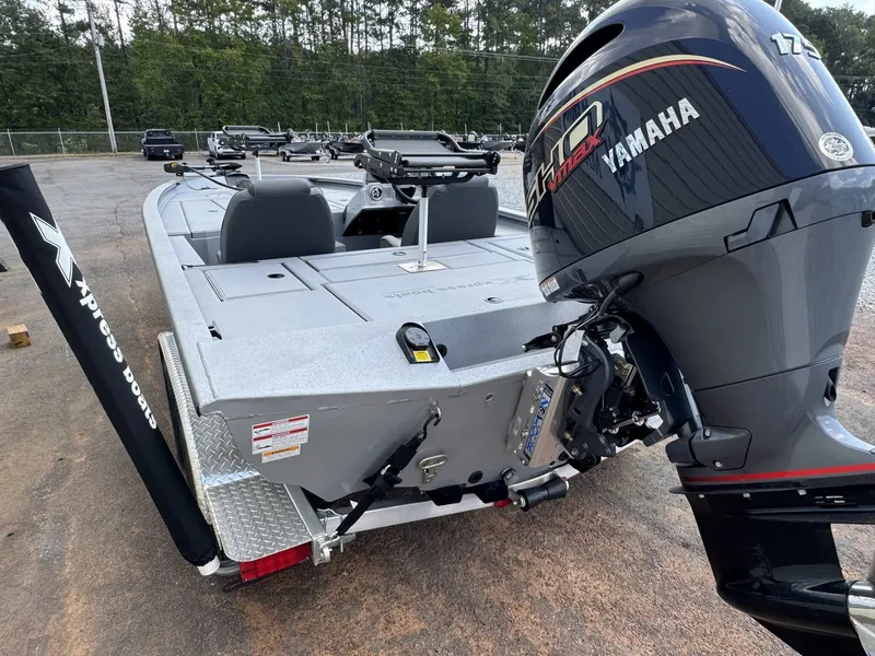 Slide: The Image of Xpress H20C Crappie 2026 - 7