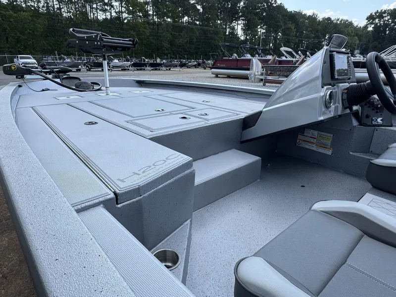 Slide: The Image of Xpress H20C Crappie 2026 - 8