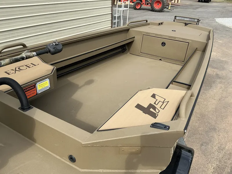 Slide: The Image of Excel 1864 Shallow Water F4 Pro 2026 - 9