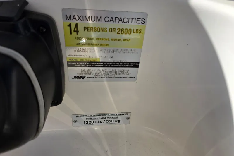 Slide: The Image of Capacity label on 2003 Boston Whaler 255 Conquest, max 14 people or 2600 lbs. - 25