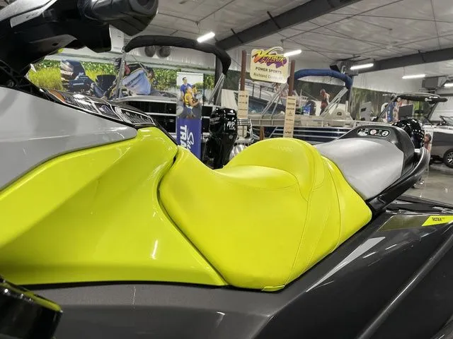 Slide: The Image of Sea-Doo GTR 230 2021 - 10