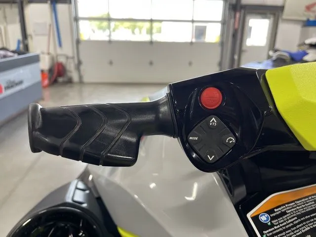 Slide: The Image of Sea-Doo GTR 230 2021 - 16