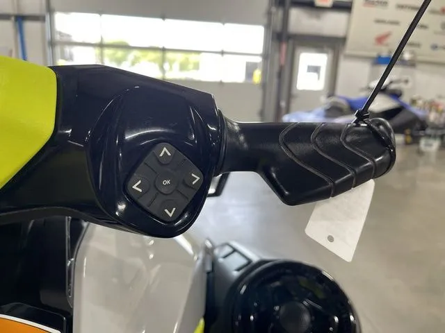 Slide: The Image of Sea-Doo GTR 230 2021 - 17