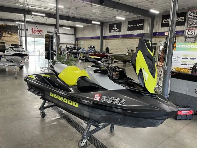 Slide: The Image of Sea-Doo GTR 230 2021 - 18