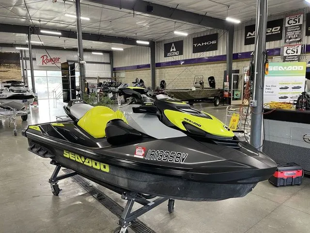 Slide: The Image of Sea-Doo GTR 230 2021 - 3