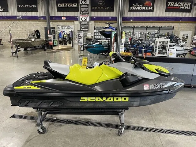 Slide: The Image of Sea-Doo GTR 230 2021 - 4