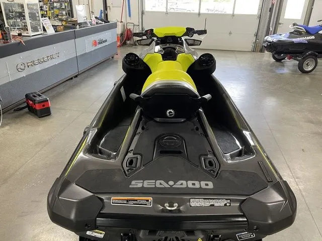 Slide: The Image of Sea-Doo GTR 230 2021 - 7