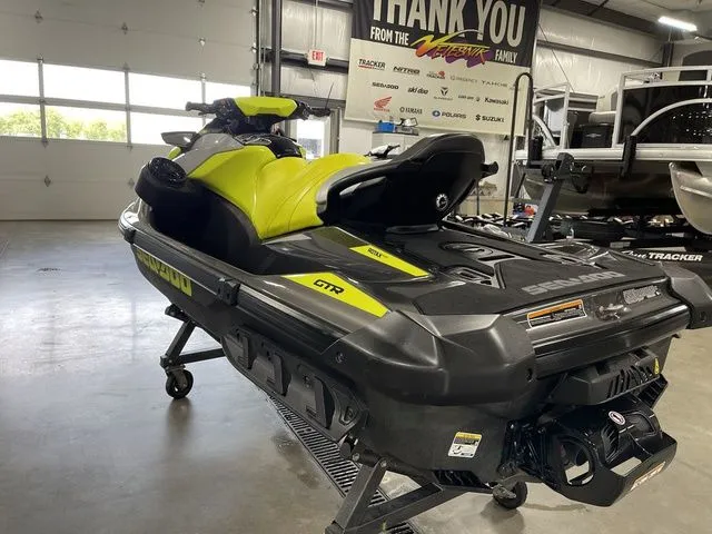 Slide: The Image of Sea-Doo GTR 230 2021 - 8