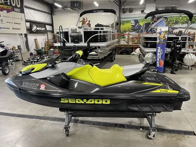 Slide: The Image of Sea-Doo GTR 230 2021 - 9