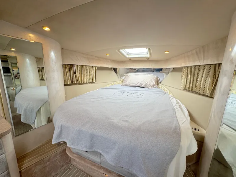 Slide: The Image of Formula 37 Performance Cruiser 2002 - 18