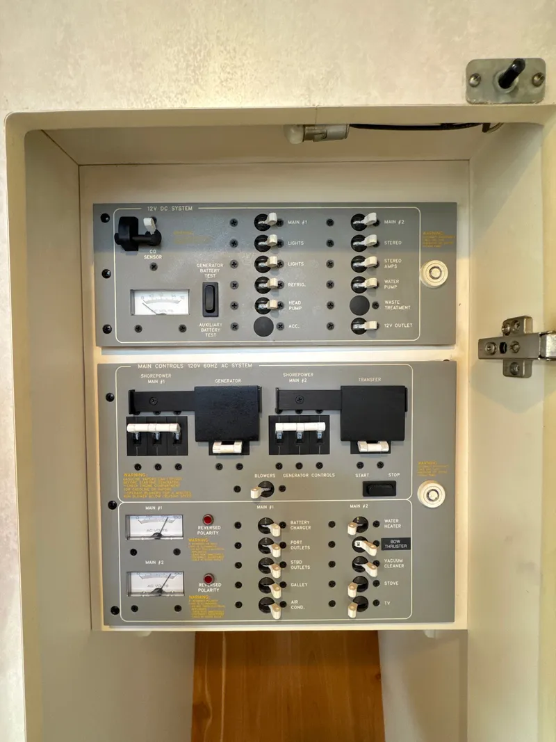 Slide: The Image of Formula 37 Performance Cruiser 2002 - 25