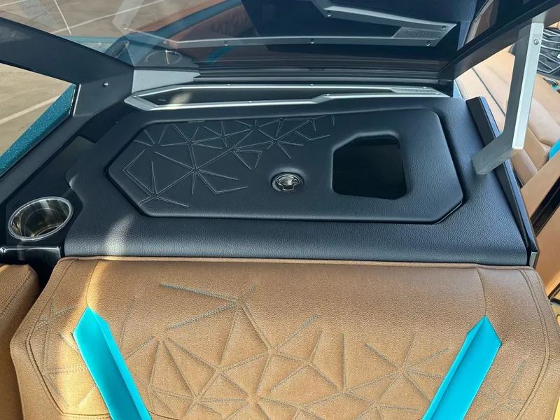 Slide: The Image of Nautique Super Air Nautique G25 Paragon 2026 - 33