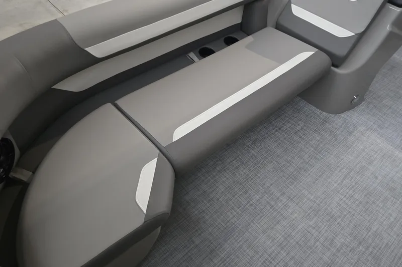 Slide: The Image of Capacity label for Premier 200 Sunscape 2025, 10 persons or 1460 lbs, 115 horsepower motor. - 13