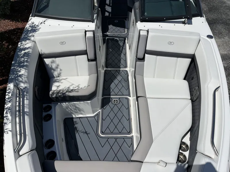 Slide: The Image of Cobalt R8 2022 - 20