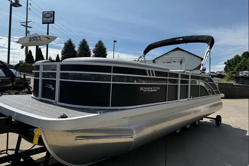 Slide: The Image of 2025 Bennington 25 SXSB pontoon boat on trailer under clear sky. - 4