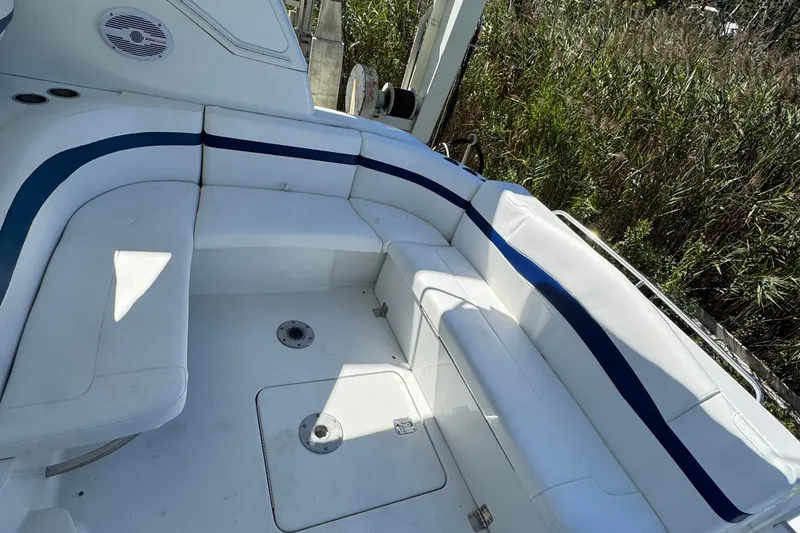 Slide: The Image of 2006 Formula 40 Performance Cruiser interior seating with white and blue upholstery. - 48