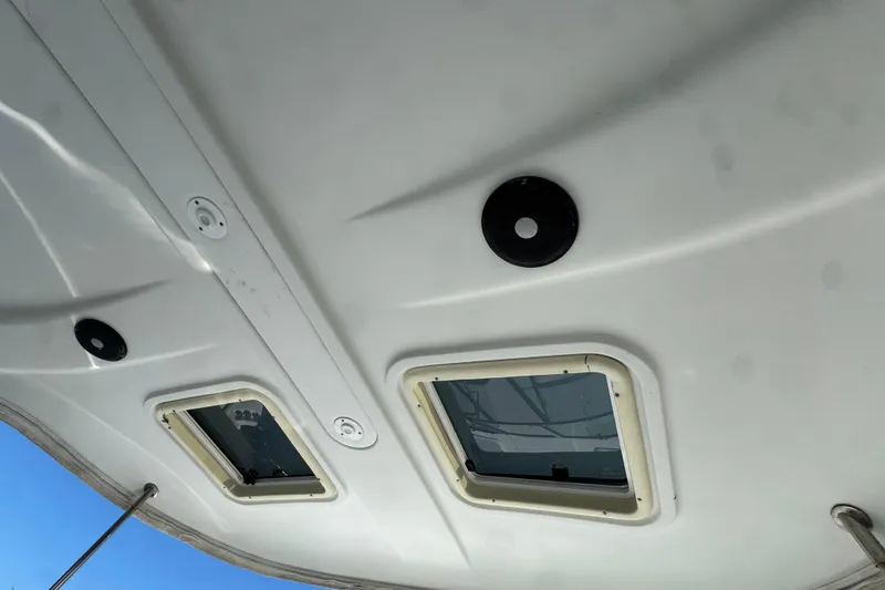 Slide: The Image of 2006 Formula 40 Performance Cruiser ceiling with windows and fixtures. - 49