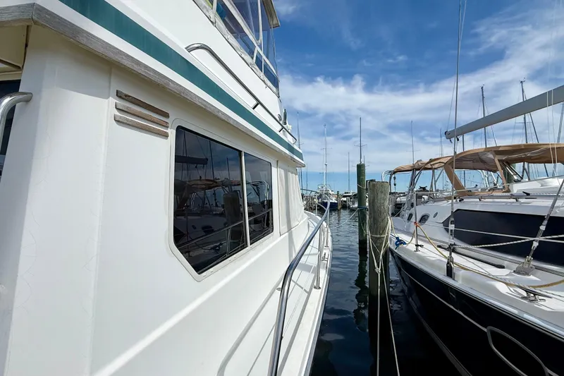 Slide: The Image of 2001 Sabre Sabreline 34 yacht docked at marina under blue sky. - 16