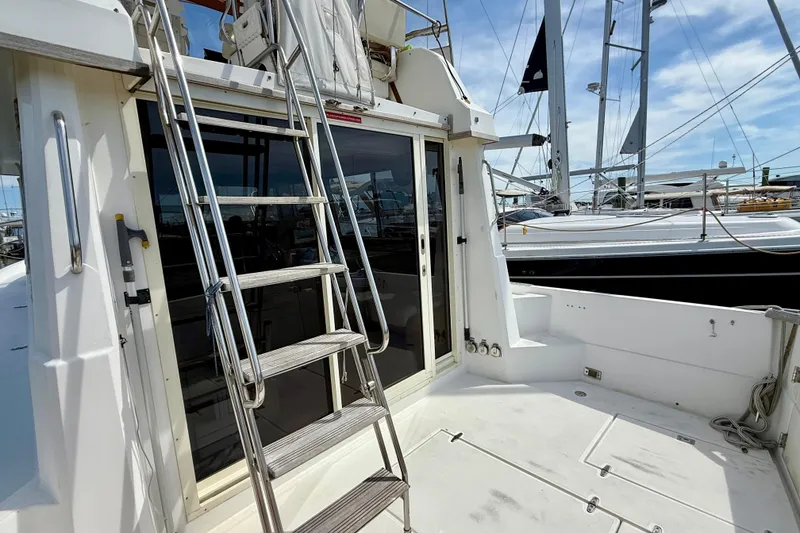 Slide: The Image of 2001 Sabre Sabreline 34 yacht deck with ladder and sliding glass door. - 18
